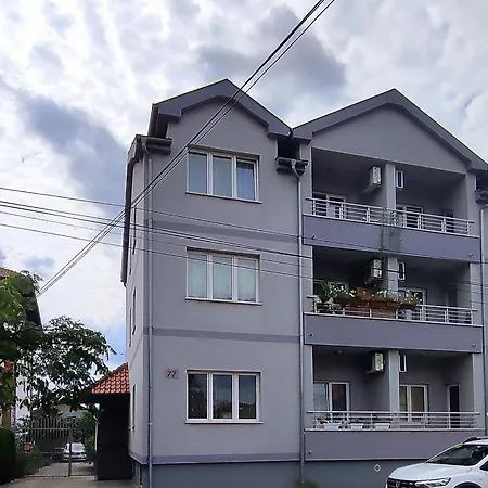 77 Апартаменты *