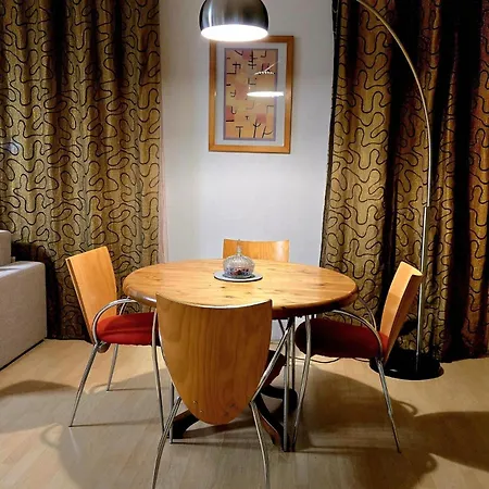 Апартаменты 77